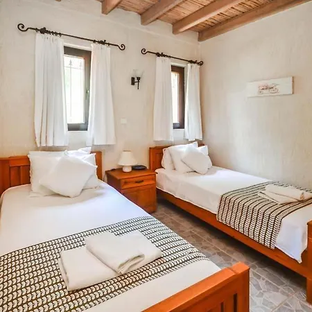 Sleeps 4 Pool Air Con Wifi Bitez