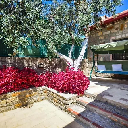 Sleeps 4 Pool Air Con Wifi