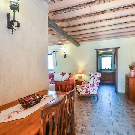 Sleeps 4 Pool Air Con Wifi *